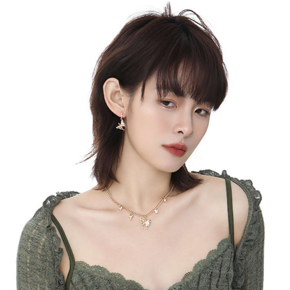 DHcollections gold Zircon Butterfly Necklace for Women 2025 New Model Light Luxury High-end Exquisite Original Design Collarbone Chain Wholesale