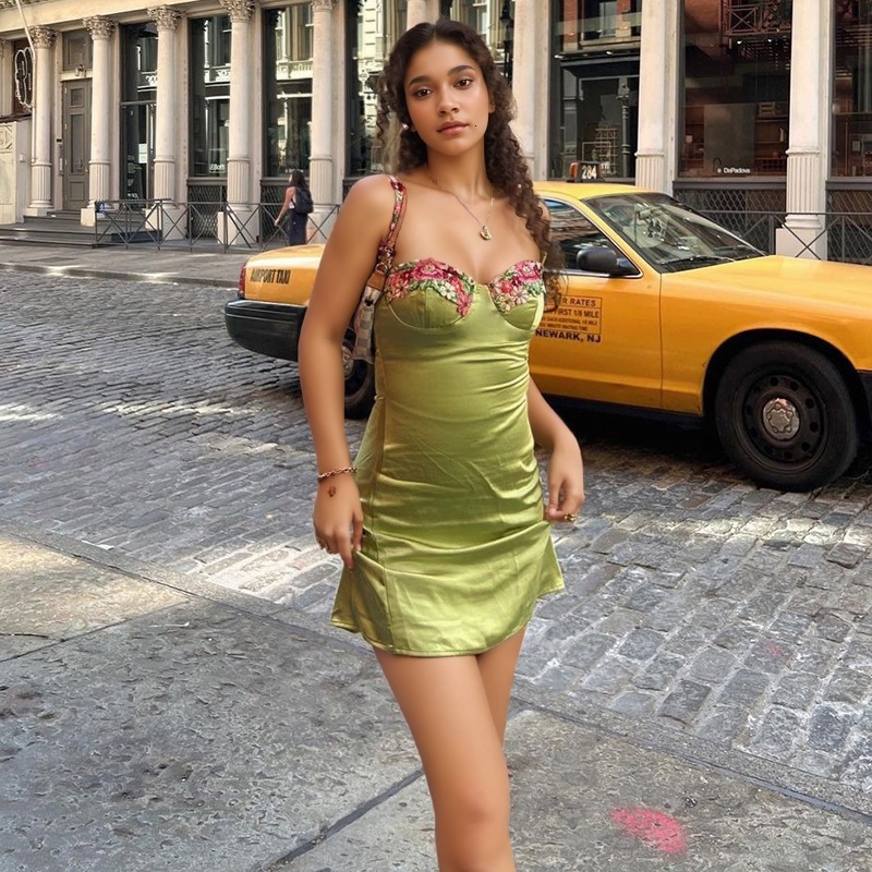 Vacation style fashionable spicy girl suspender short skirt with sexy temperament, waist cinching embroidery lace wrapped buttocks dress