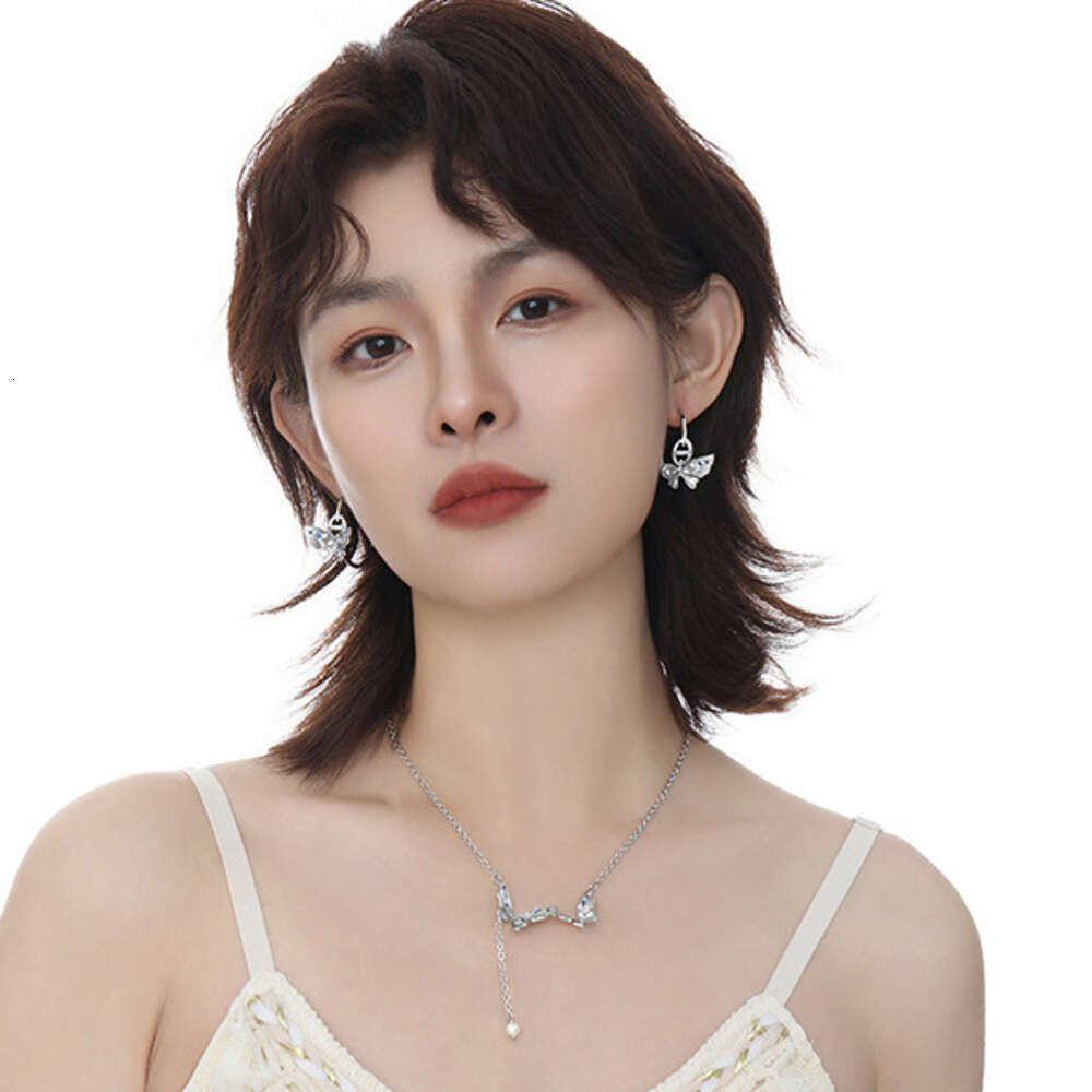 Butterfly Necklace for Women, Exquisite Versatile High-End Colorful Zircon, Light Luxury Fashionable Temperament Sweet Cool Style Original Collarbone 