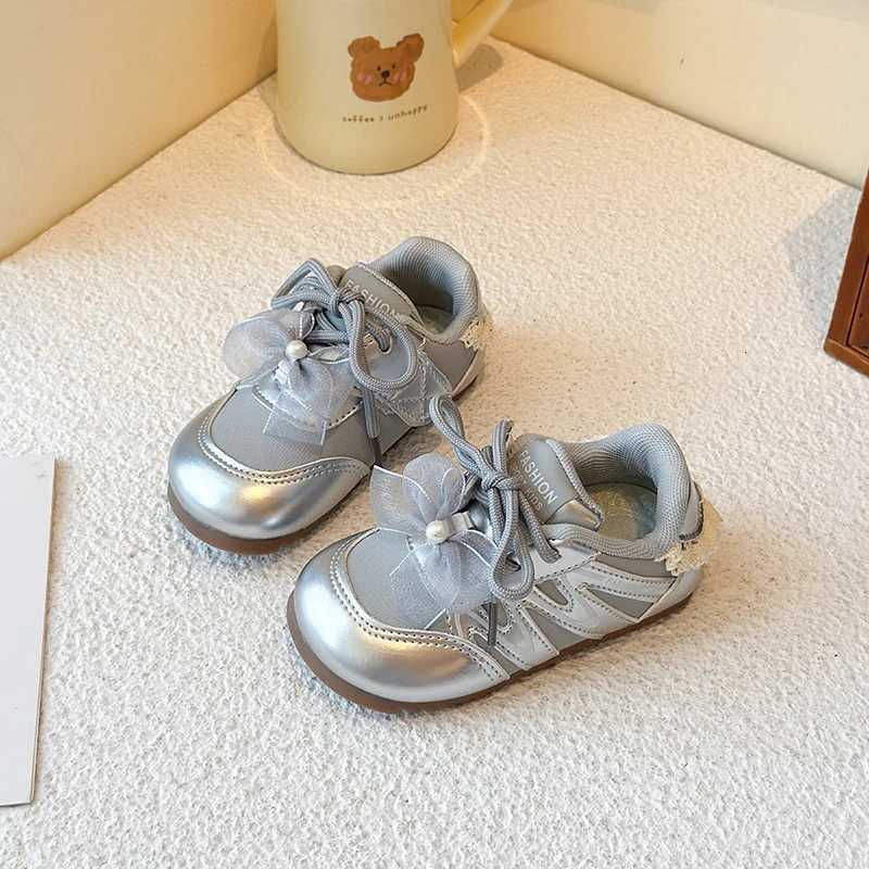 Childrens leisure sports shoes running shoes 2025 autumn new fashionable bow tie boys and girls soft childrens sports shoesT251110