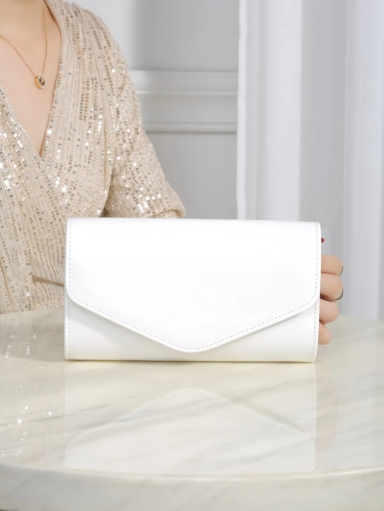 Elegant small solidcolor cute clutch fashionable chain crossbody bag square suitable for all seasons 251110