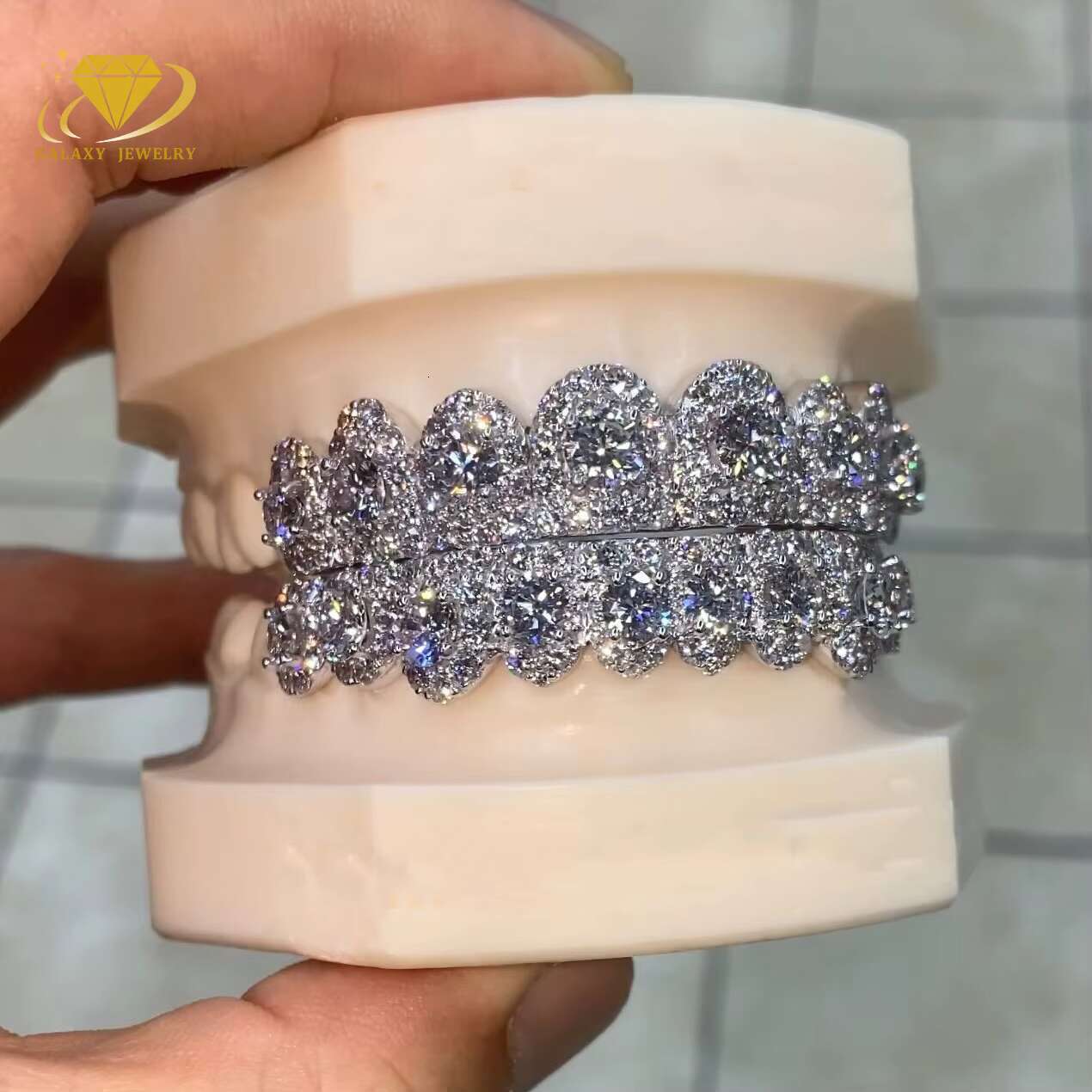 Custom Flower Setting Ice Out Grillz Hip Hop Jewelry Big Stone Grillz VVS Moissanite Diamond Grillz 925 Silver for Man