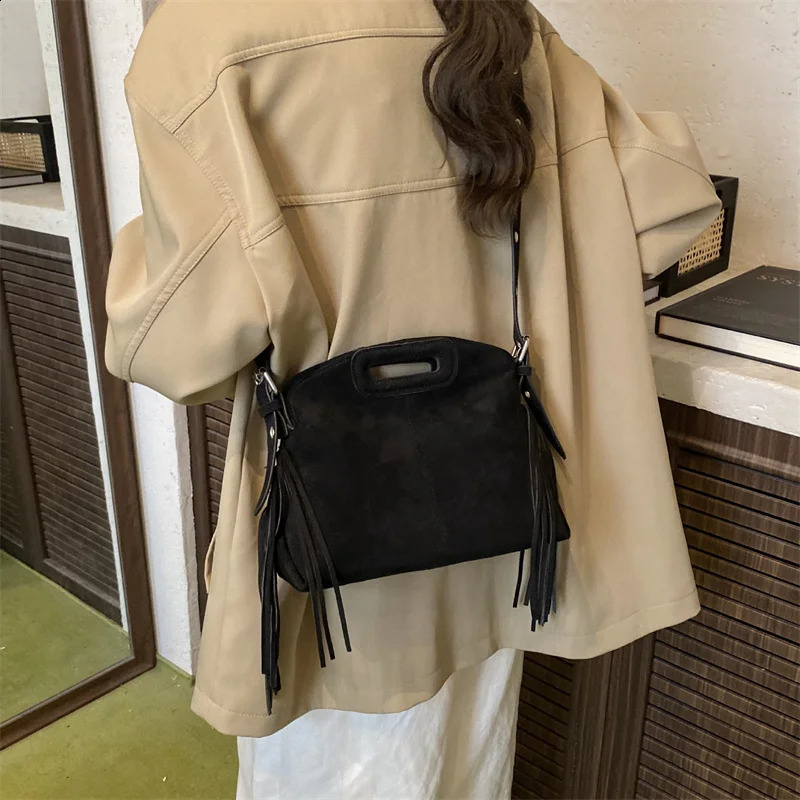 Suede Womens Shoulder Bag Retro Tassel Crossbody Bag Bucket Handbag 251106