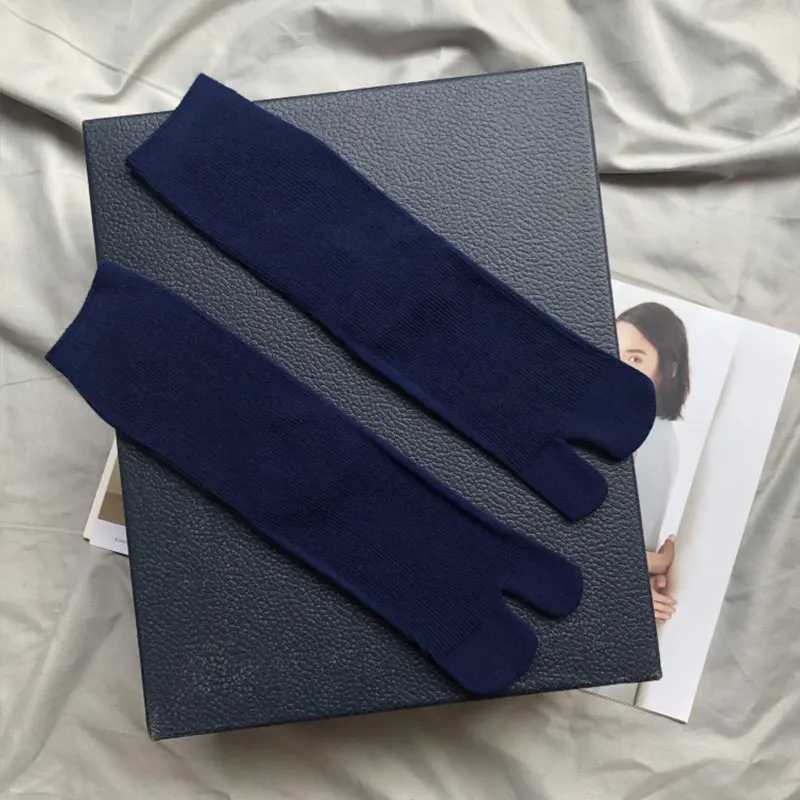 Mens Split Style Shoes and Socks Solid Color Breathable Cotton Split Style Shoes and Socks Simple and Comfortable Japanese Harajuku Tabi Socks X250410