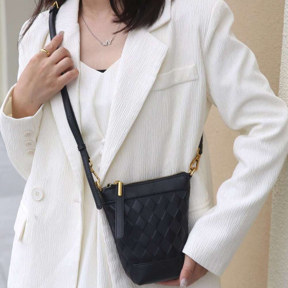 Women S New Top Layer Cowhide Shoulder Versatile Crossbody Genuine Leather Commuter Phone Small Bag High Quality