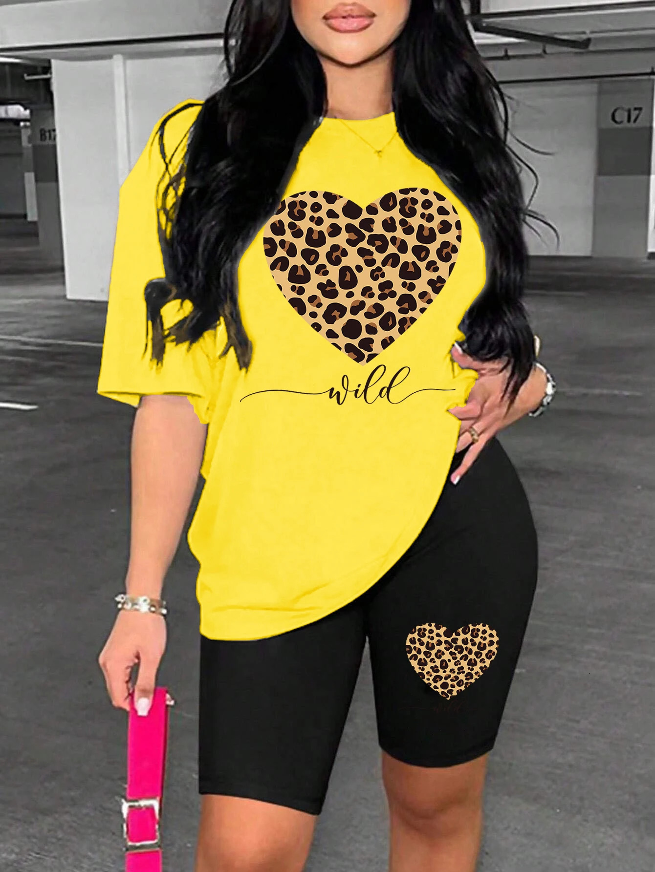 Leopard heart-shaped printed short sleeved set fashionable cartoon womens two-piece set breathable and comfortable short sleeved set 250409