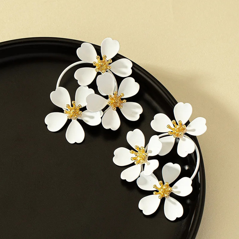 Geometric Retro Three-dimensional Flower Earrings For Women Holiday Party Gift Fashion Jewelry Ear Accessories BE490 250409