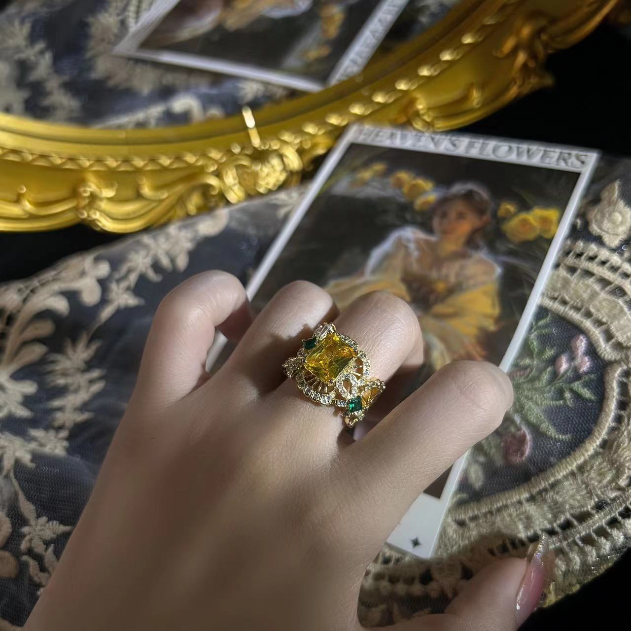 Vintage European Designer Ring And American Hot-selling Antique Hollow Ring High-end Retro High-end Elegant Fashion Ring Versatile Gemstone Ring