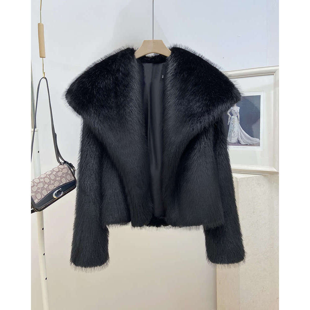 Fashionable Large Lapel Faux Coat for Women Elegant Socialite Long Sleeve Warm Overcoat Fur Top Wholesale