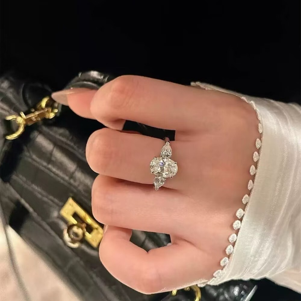 Luxurious High-End Three-Stone Pigeon Egg Ring for fashion ring Women, Niche Light Luxury Oval Zircon Open Wedding Diamond Designer Ring Ring Jewelry