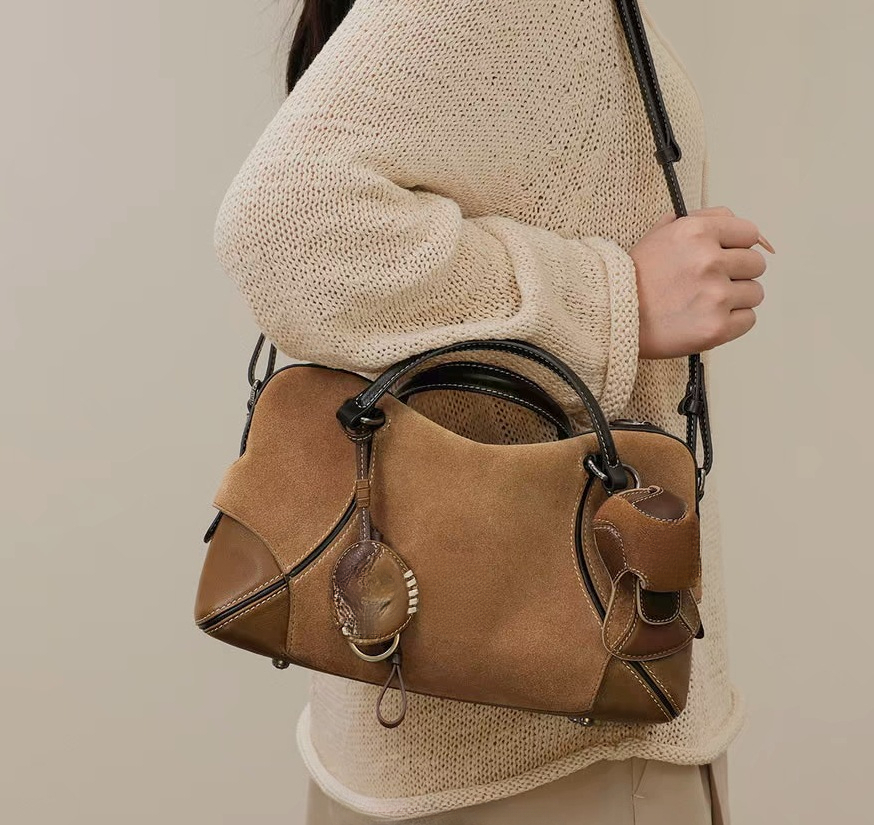 Winter New Luxury Handbag Fashion Trend Designer Bag Boston Bag New Large Capacity Commuter Bag Women's Single Shoulder Crossbody Bag