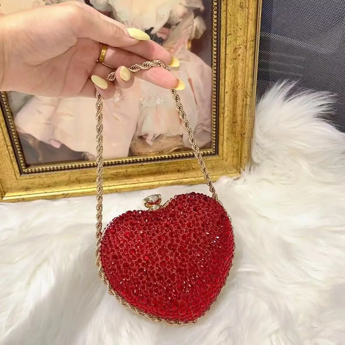 Glitter Shiny Heart-Shaped Clutch Purse Wedding Party Exquisite Mini Bag Women Handbag Luxury Diamond Evening Bag Shoulder Bag R251110