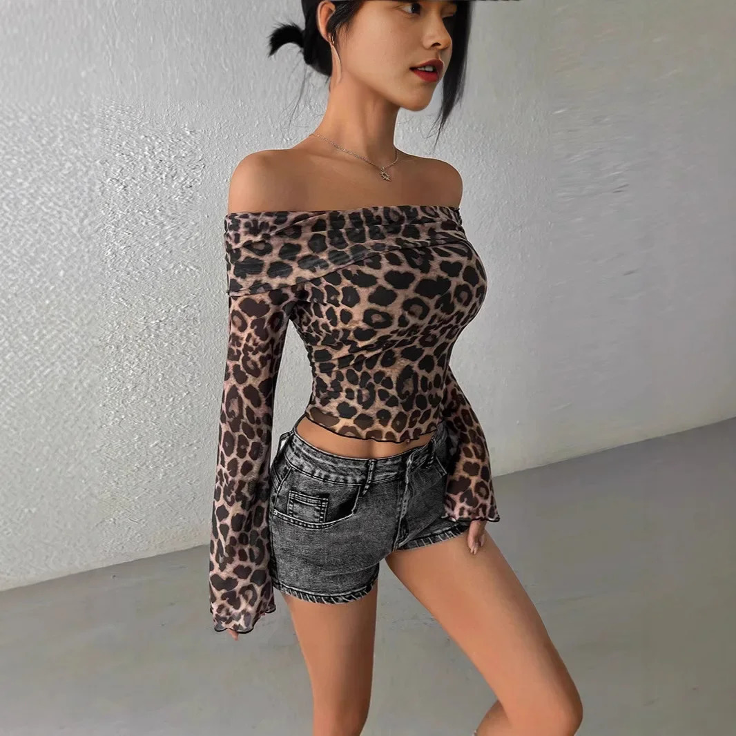 Sexy leopard print single shoulder long sleeved crop top for womens crossborder fashion belly Bahrain Tshirt 250407