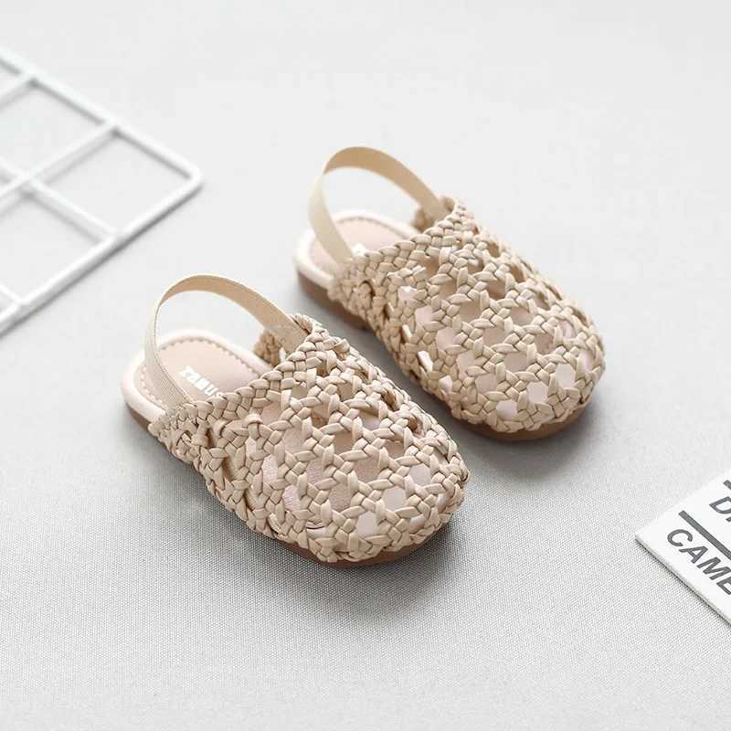 Baby womens shoes woven sandals suitable for girls and children fashionable hollow leather shoes with soft soles retro princess slippers beach shoes Z