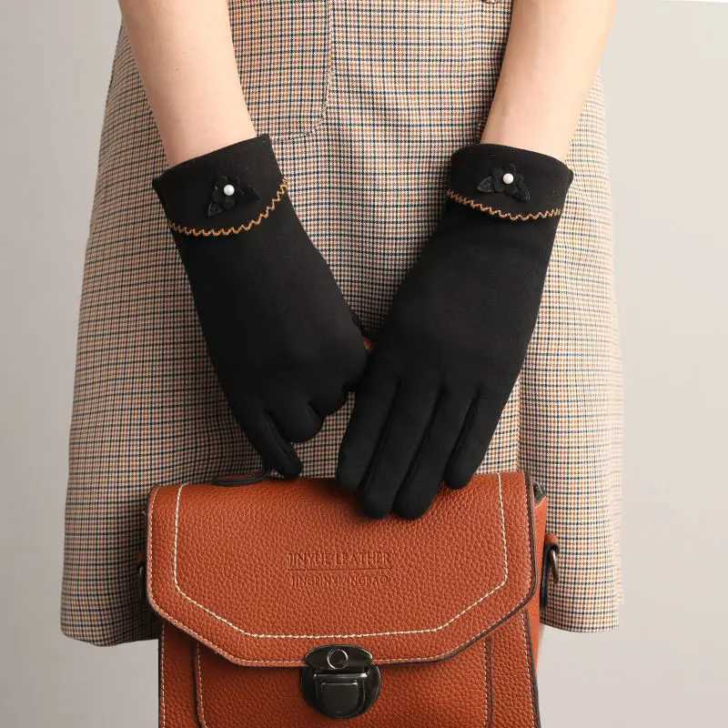 Fashionable and Elegant Womens Plush Gloves Cute Flowers Thickened and Cold Proof Touch Screen Gloves for Outdoor Activities L251110
