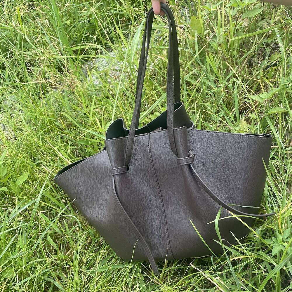 PU Wing New Niche Design Large Capacity Wrinkle European And American Fashionable Hand Tote Women's Shoulder Bag 251110