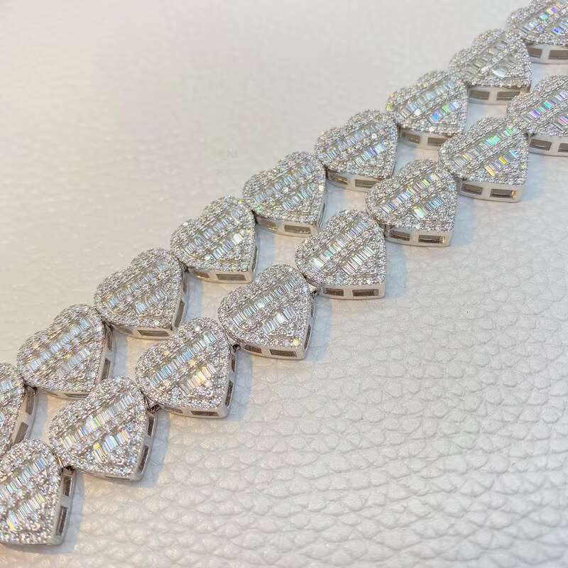 2024 New Hot Selling High Quality Hip Hop Moissanite Jewelry Heart-shape Necklace VVS Moissanite Cuban Chain Necklace