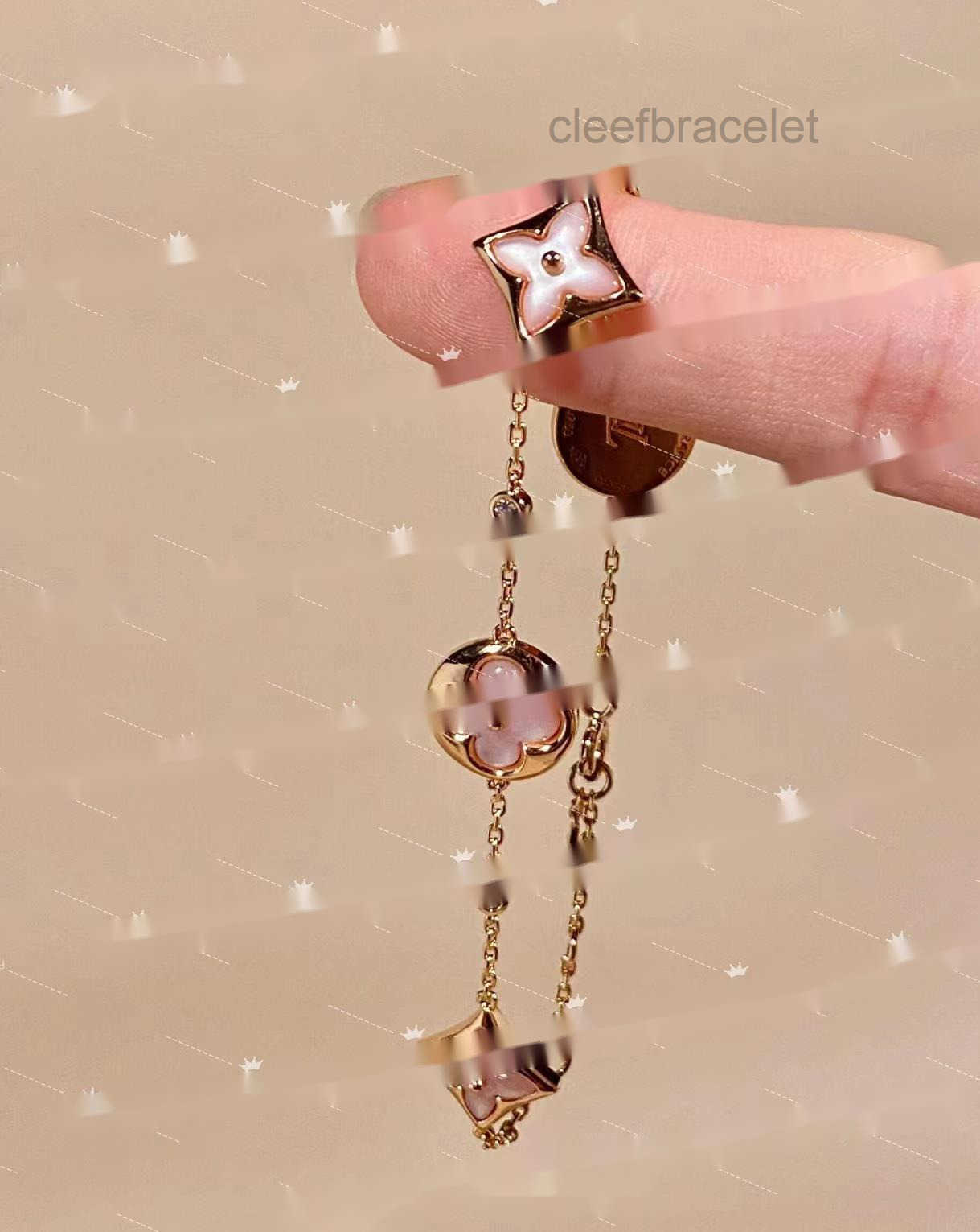 Designer Bracelets Elegant Unisex Designer Bracelet 18k Rose Gold Plated Charms Flower Bracelet for Women Men Stylish Floral Design Bracelet V Gold Fashion Bracele