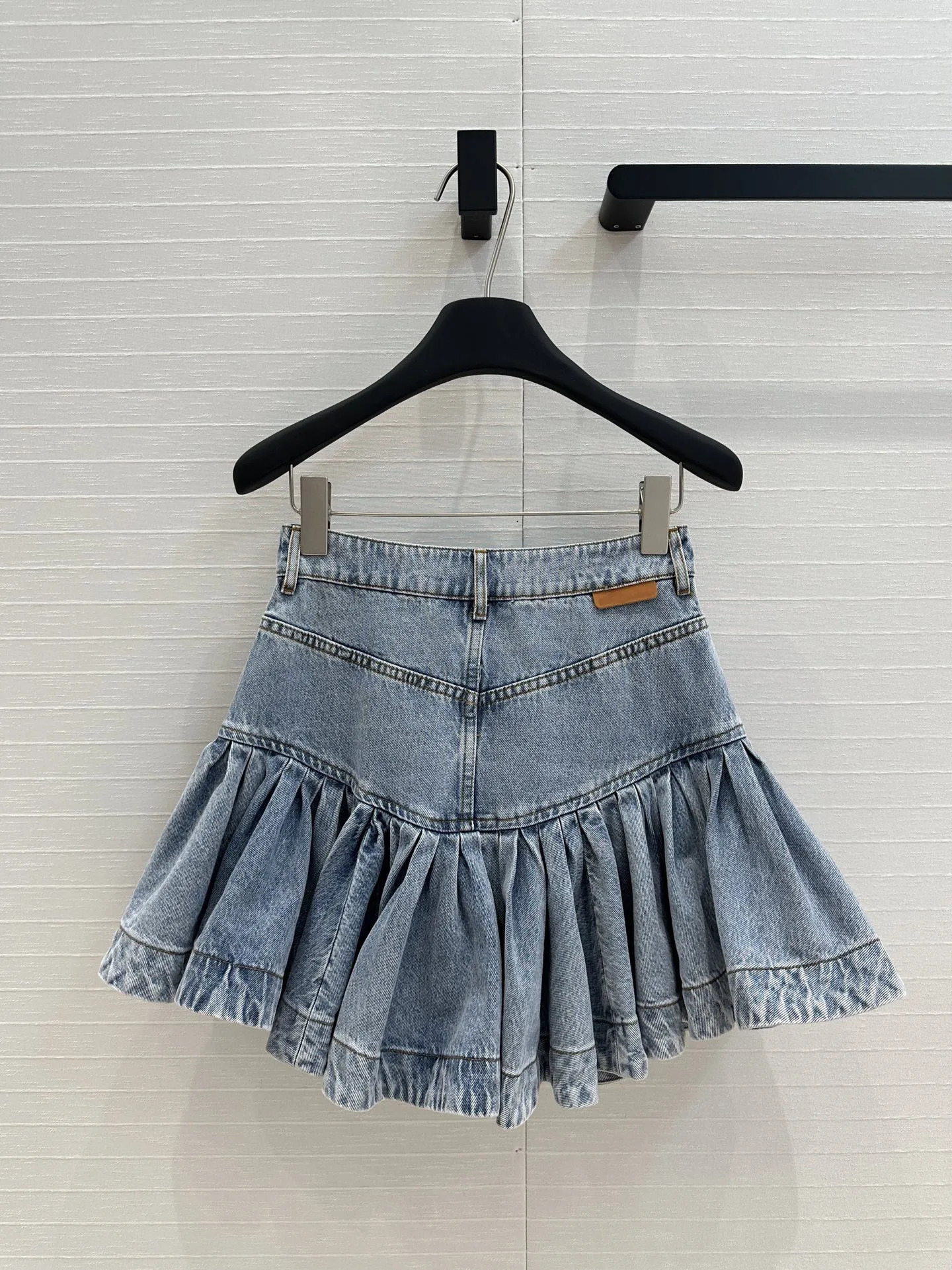 25 Early Spring Arrival Wrinkle Lotus Leaf Bottom Denim Shorts for Women 250410