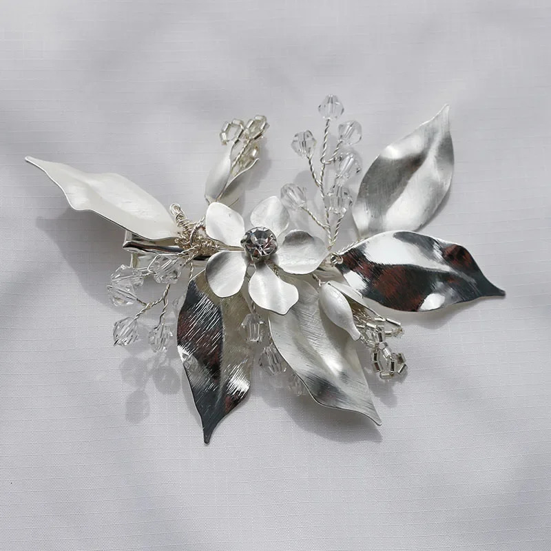 Wedding hair clip comb silver flower leaf bridal headpiece handmade crystal womens hair accessory 250409
