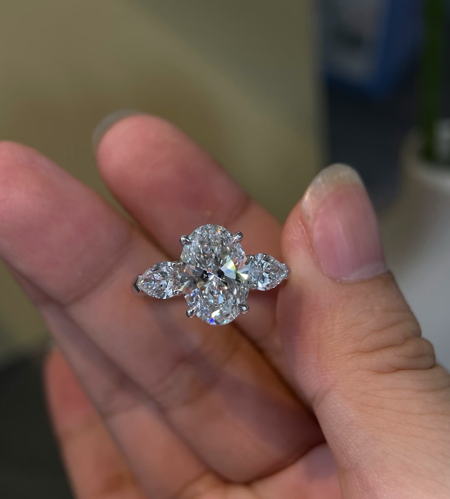 Luxurious High-End Three-Stone Pigeon Egg Ring for fashion ring Women, Niche Light Luxury Oval Zircon Open Wedding Diamond Designer Ring Ring Jewelry