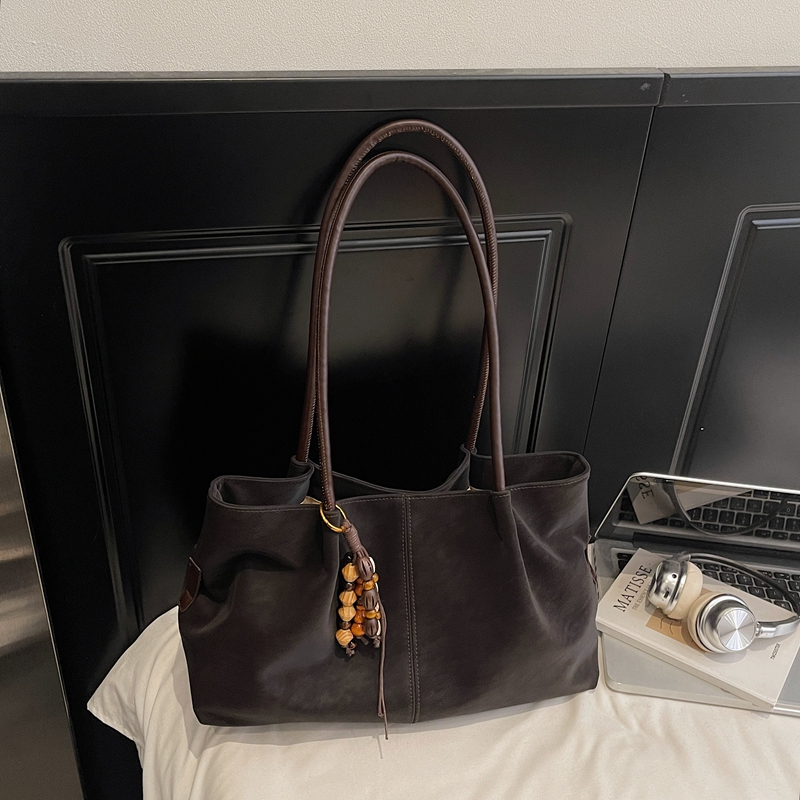 Summer new women's retro high-end wide shoulder bag, casual versatile crossbody bag, high-end commuting leisure bag, shopping bag, versatile wome