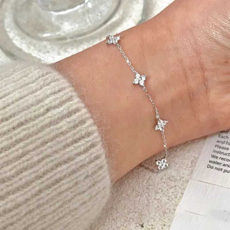 2025 New Crystal Flower Stainless Steel Bracelet Women Fashion Personality Korean Bracelet Jewelry Accessories Anniversary GiftT251110