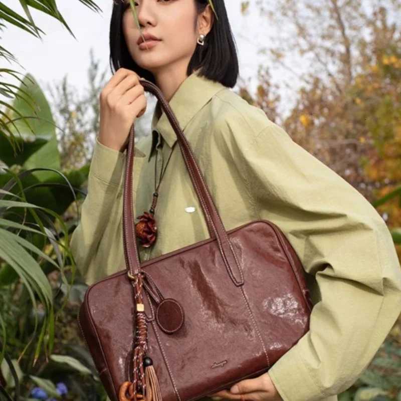 Retro Leather Womens Shoulder Bag 2025 New Fashionable Large Capacity Tote Bag Simple Bowling Square Bag Personalized Handbag K251110