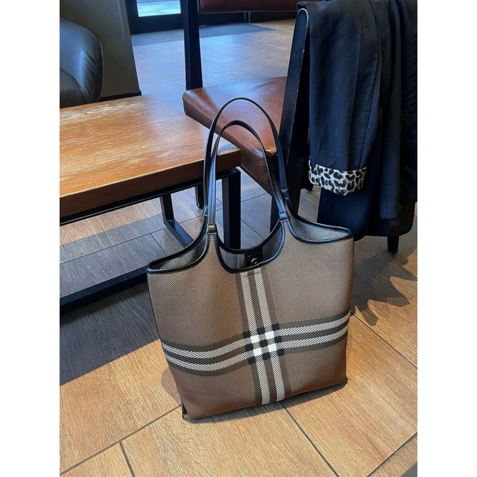 Designer Bag 2025 New Casual Versatile Designer Handbag Plaid Luxury Single Shoulder Bag Large Fabric Striped Shopping Bag Women Commuter Tote Handbag