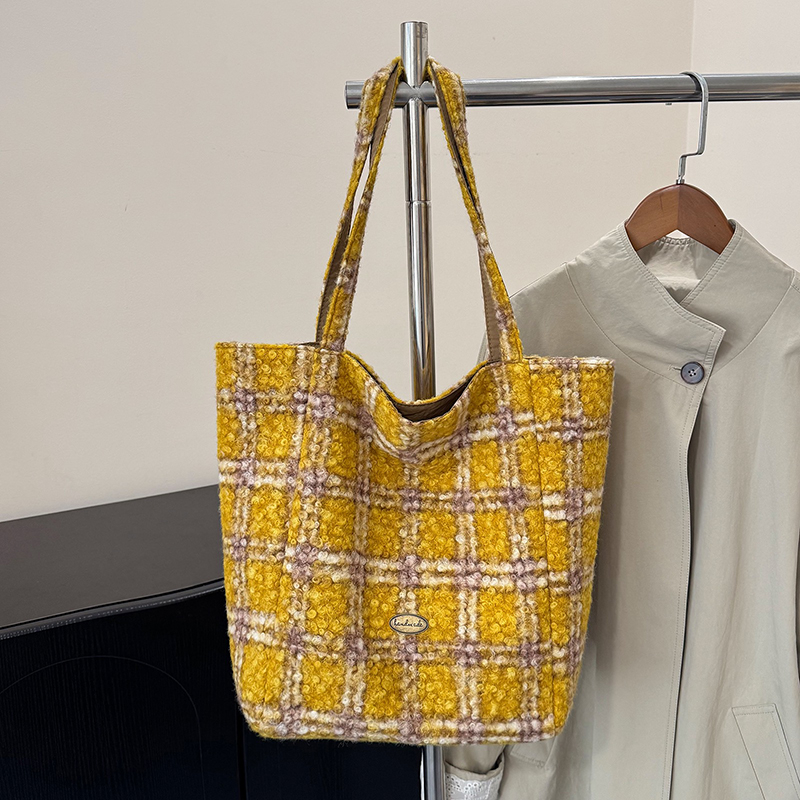 Summer women's retro high-end wide shoulder bag, casual simple versatile crossbody bag, high-end commuting leisure bag, shopping bag, versatile w