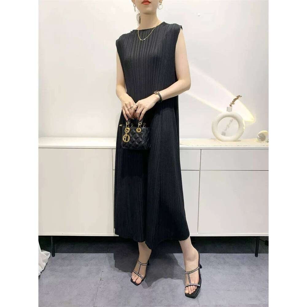 Miyake Pleated Mid-Length 2025 Summer New Sleeveless Round Neck Women's Fashion Temperament Casual Undershirt Folded Dress