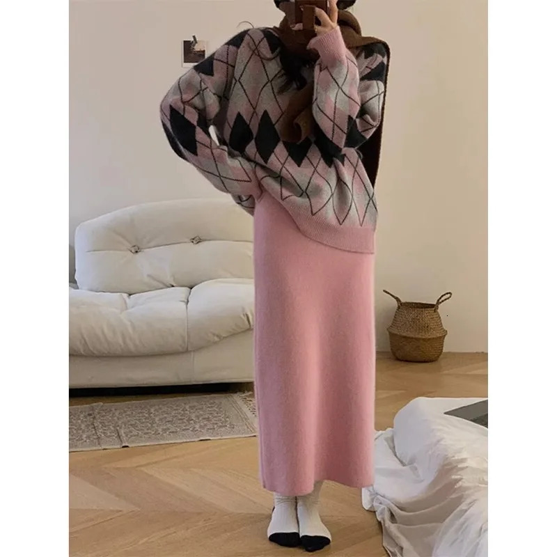Womens Spring and Autumn Korean style small high waist casual soft wax arm straight skirt Off white knit 250407