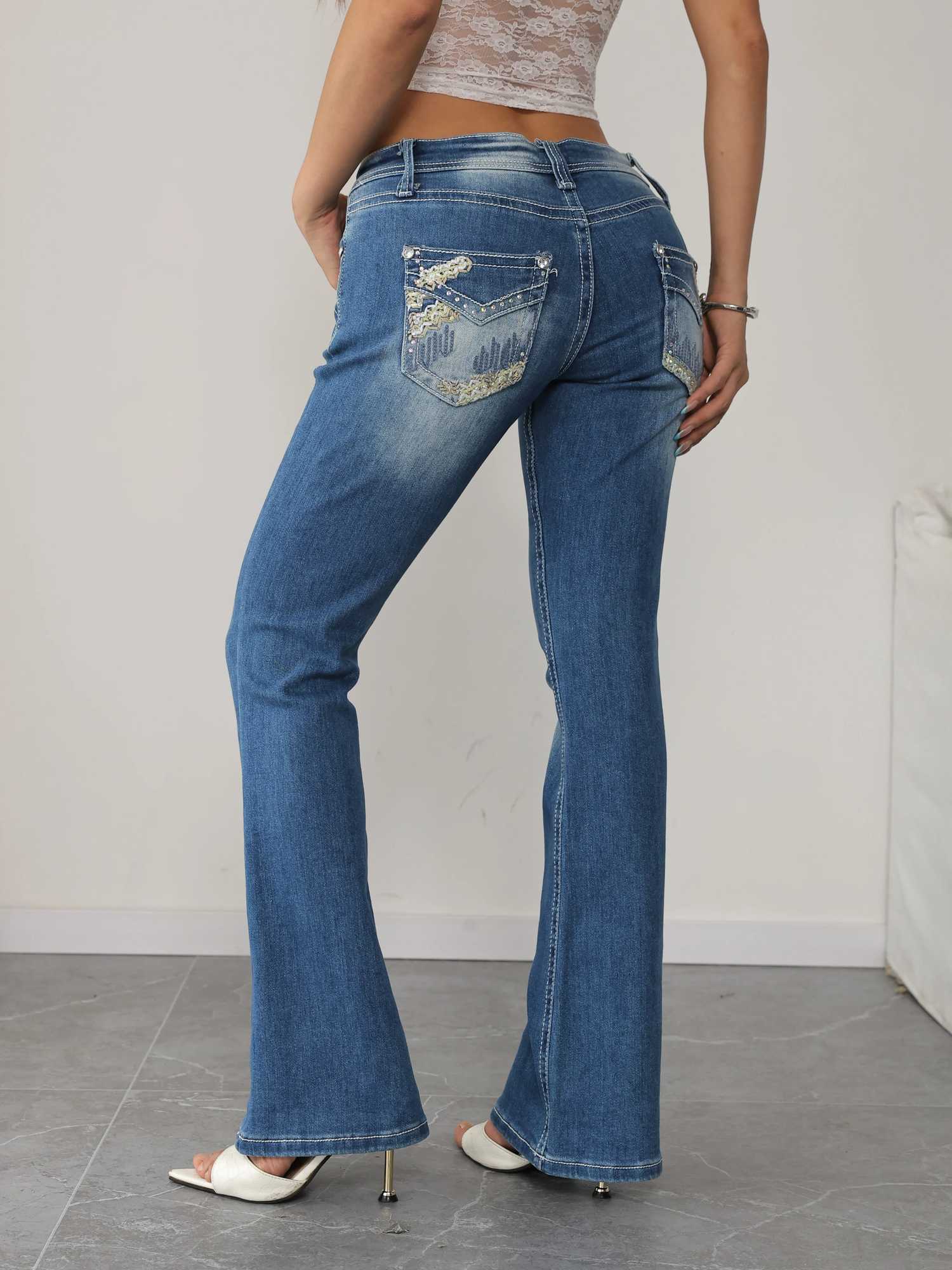 Plus Size Vintage High Waist Embroidered Flare Denim Pants for Women Retro Chic Blue Jeans Wide Leg Trousers Clothing C251110