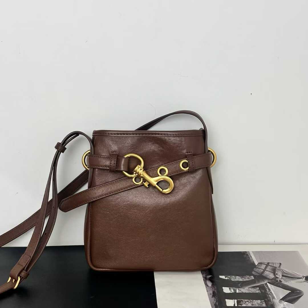 Cowhide designer bag winter new fashion commuting luxury handbag mobile phone bag retro style mini women's shoulder crossbody bag