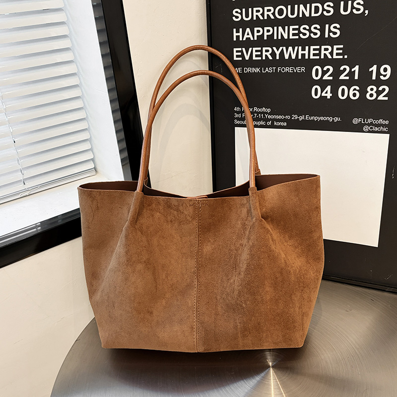 Sleek Designer Crossbody Bag with Vibrant Colors Perfect Everyday Companion