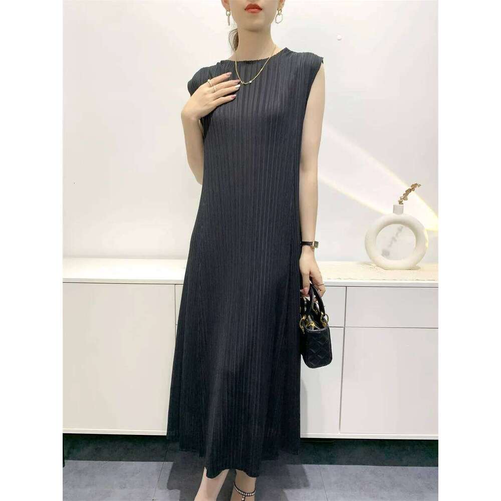 Miyake Pleated Mid-Length 2025 Summer New Sleeveless Round Neck Women's Fashion Temperament Casual Undershirt Folded Dress