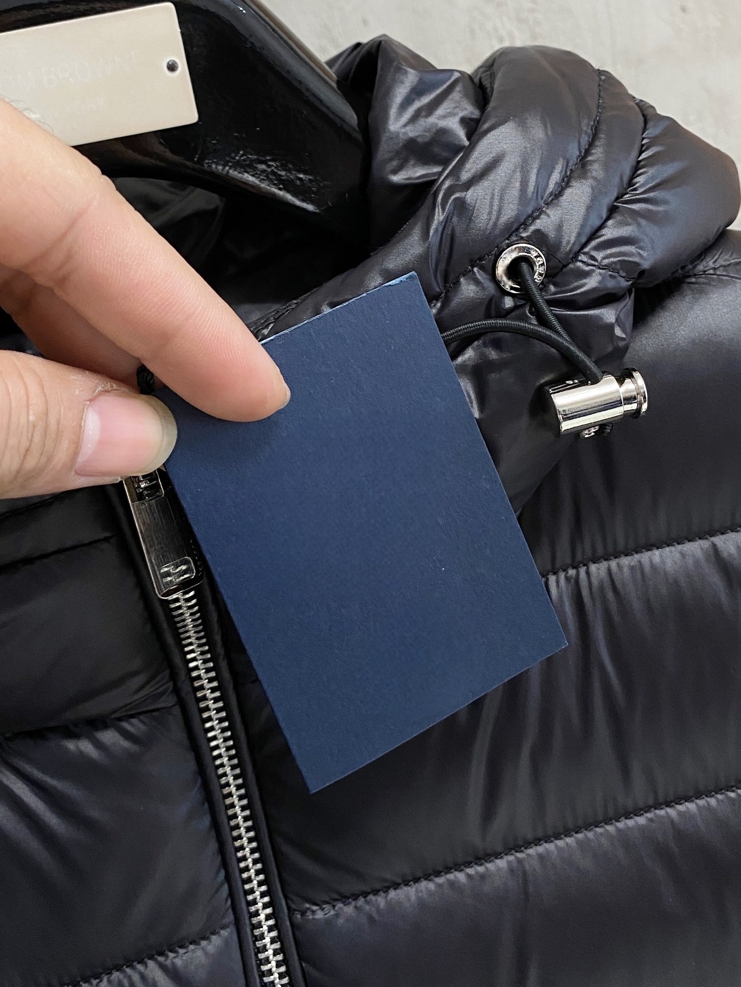 The latest knitted down jacket is windproof, warm, and offers excellent value for money. It is filled entirely with goose down.