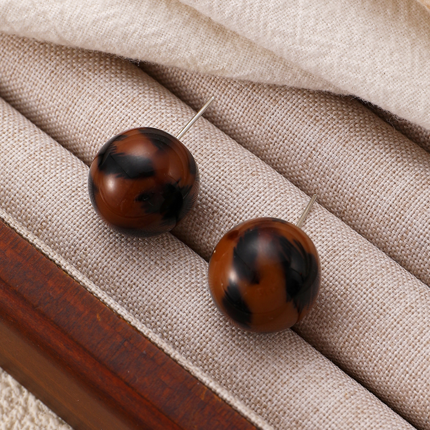 Acrylic Leopard Print Versatile High-End Coffee Color Autumn Winter Melad Style Stud Earrings for Women
