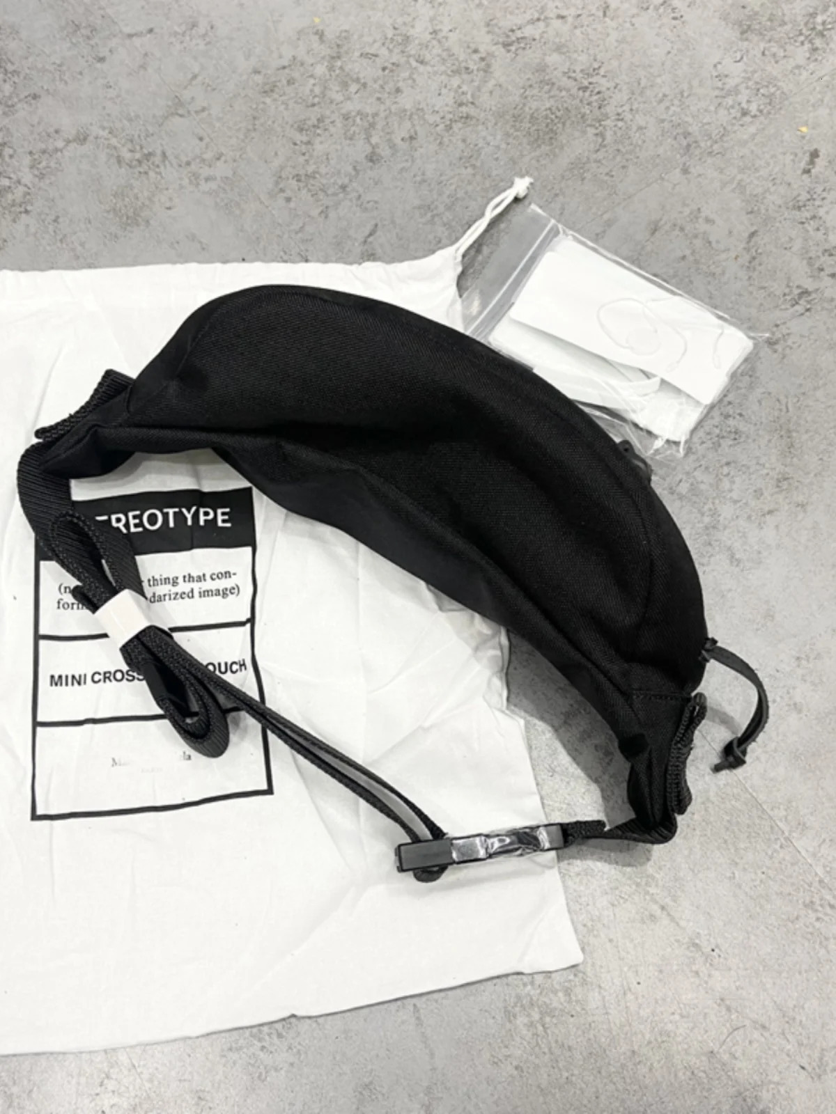 2025 Unique and Trendy Black Nylon Crossbody Bag for Men Women Featuring an Original Stylish Size Pocket 251110