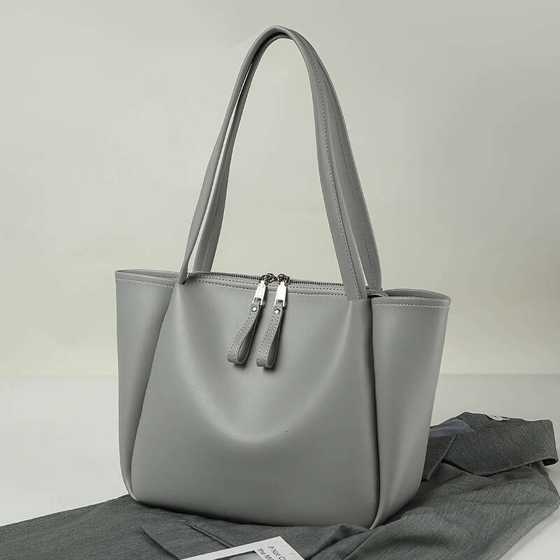 Tote women's handbag capacity soft leather single shoulder large bag for women 2025 temperament versatile new trendy clothing ins