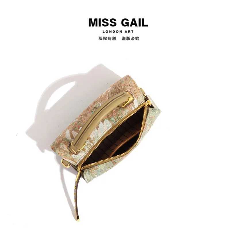 Light luxury brand womens handbag 2025 new embroidered Boston versatile high-end lightweight single shoulder crossbody pillow K251110