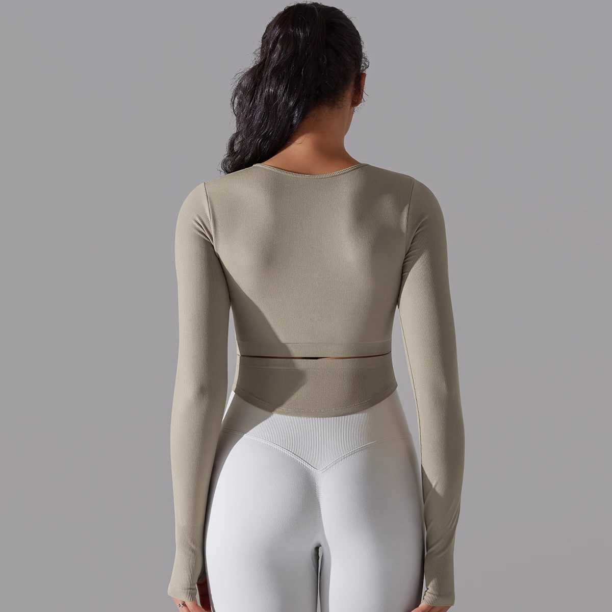 Womens seamless cut top fitness shirt long sleeved sports top womens yoga top active tight yoga setXJ250410