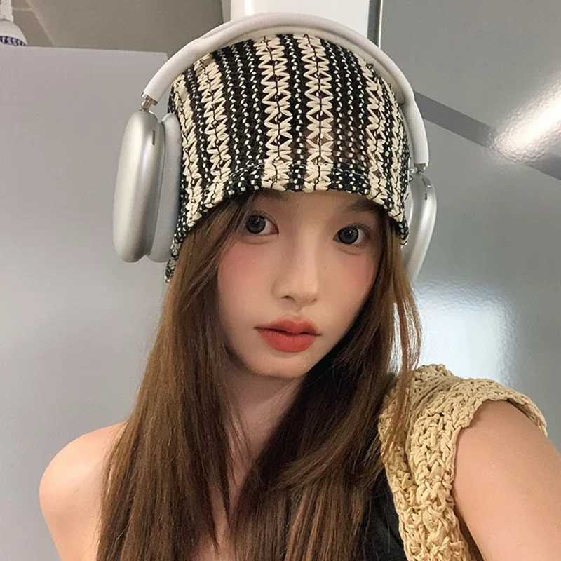 Hollow Knitted Beanies Hats For WomenMen Summer Crochet Striped Skullies Cap Outdoor Famela Cover Head Cold Caps Ear Hat BonnetXJ251110