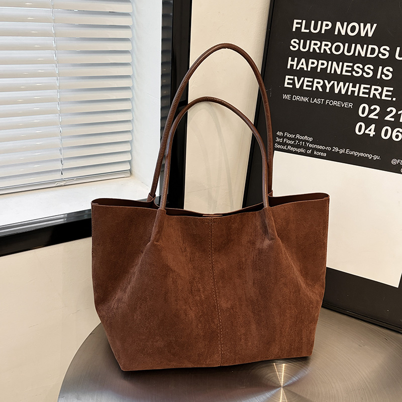 Sleek Designer Crossbody Bag with Vibrant Colors Perfect Everyday Companion