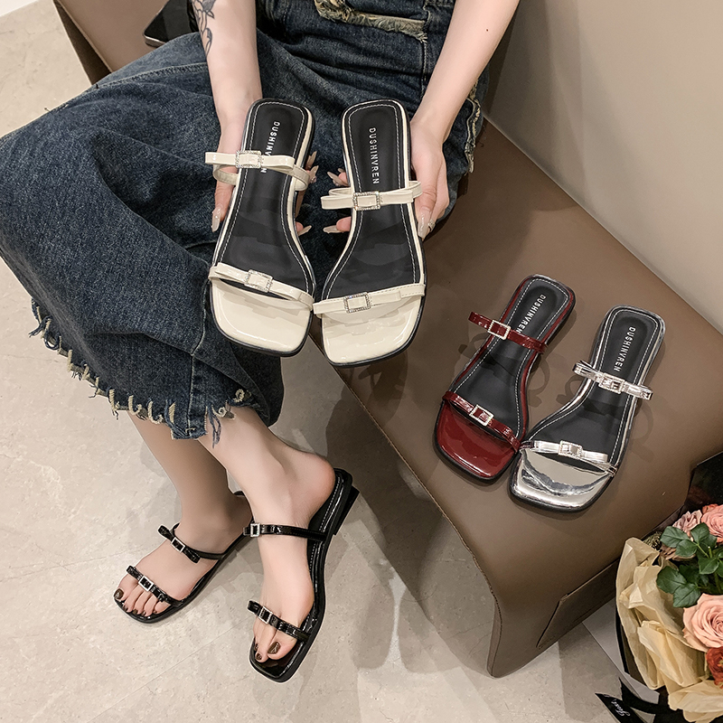 2026 Summer New Women's Soft Bottom Bow Slippers Elegant Beach Sandals Sweet Fashionable Luxury Rhinestone Buckle Slippers Casual Versatile Rhine
