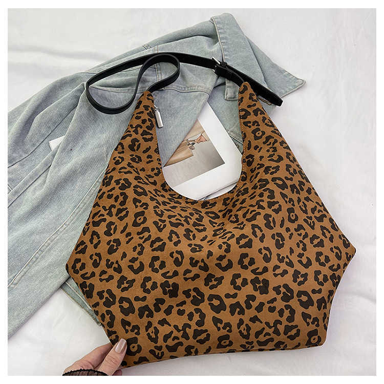 Autumn and Winter Leopard Print Bag Women's Bag New Fashion Large Capacity Artistic Tote Bag College Student Class Bag