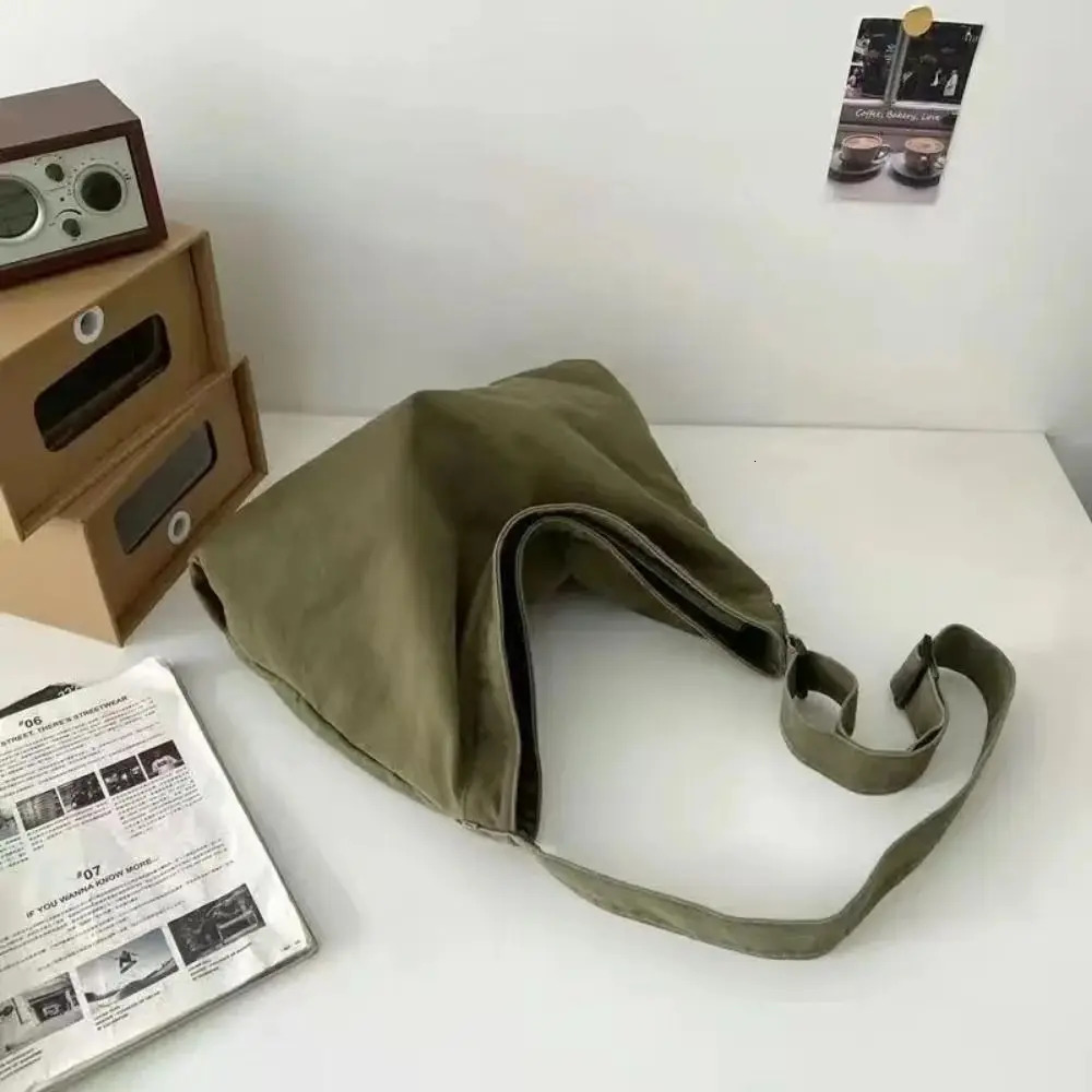 Womens Shoulder Bag Large Capacity Crossbody for Woman 2025 in Cotton Fashion Korean Female Student School Handbag 251110