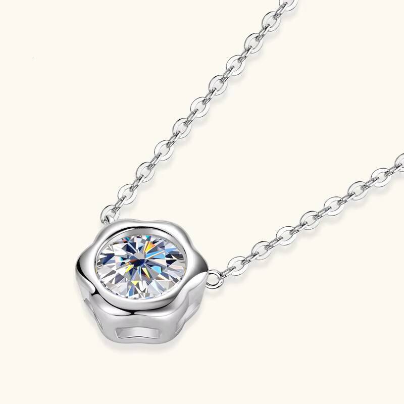 Elegant Design Exquisite Gift 925 Silver D Color VVs1 65mm Moissanite Petal Shaped Pendant Necklace for Women Girl Wholesale
