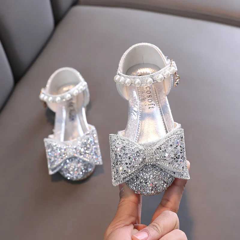 AINYFU childrens glitter sandals girls sweet bow rhinestone princess shoes fashionable anti slip flat bottomed childrens soft soled sandals Z250410
