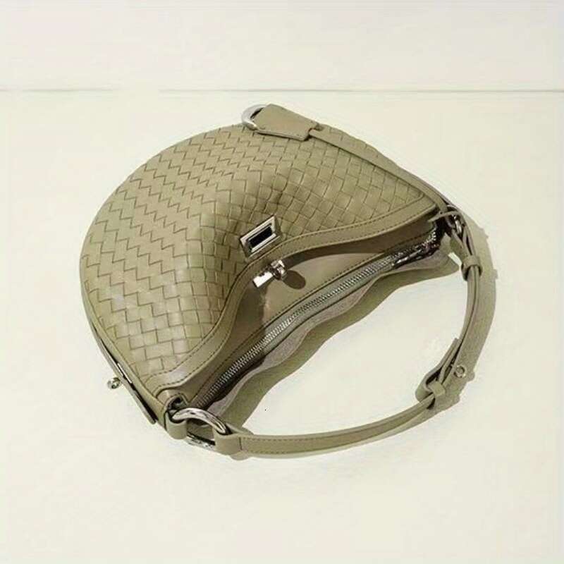 Armpit Woven New Crescent Shaped Fashionable Casual Handbag, Crossbody Bag, Single Shoulder Bag